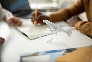 השוואת פוליסות ביטוח טיסה לחול